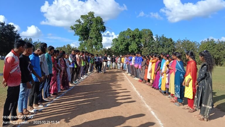 मांझापारा में क्रिकेट स्पर्धा का हुआ समापन पाटला और कोकोड़ी के मध्य खेला गया फाइनल मुकाबला।